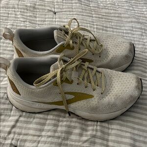 Brooks Women's Revel4 tennis shoes